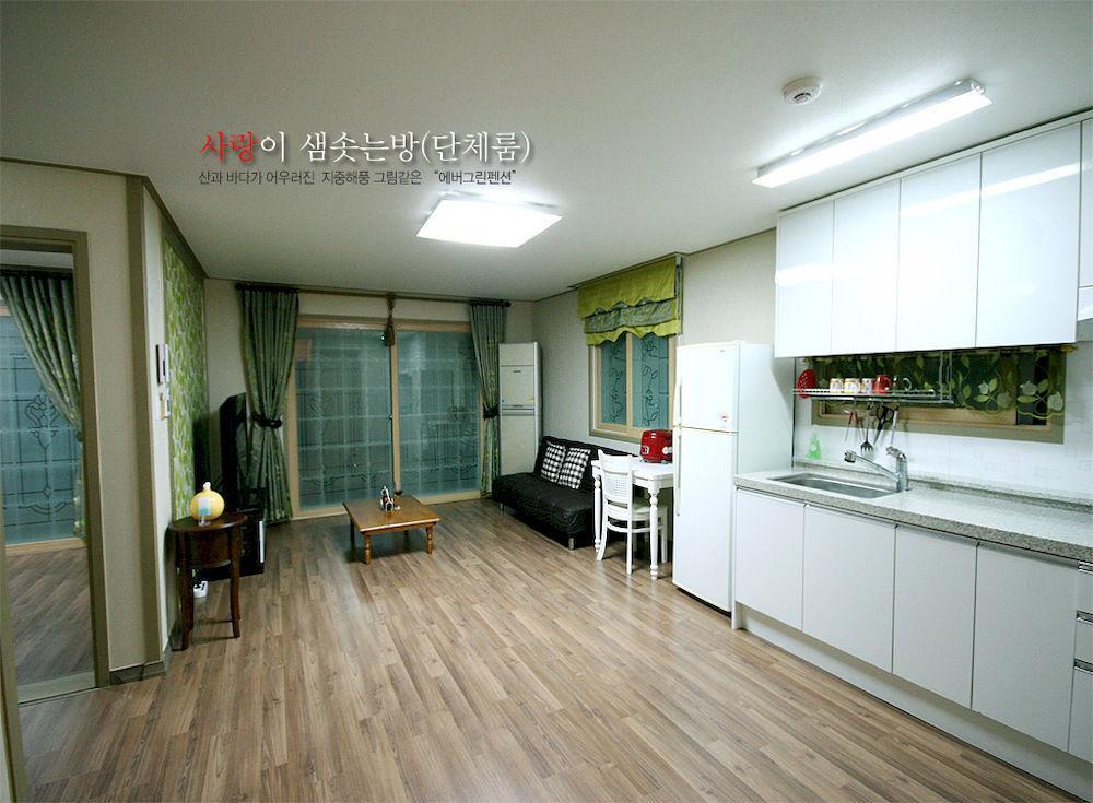 Ever Green Pension Geoje Extérieur photo