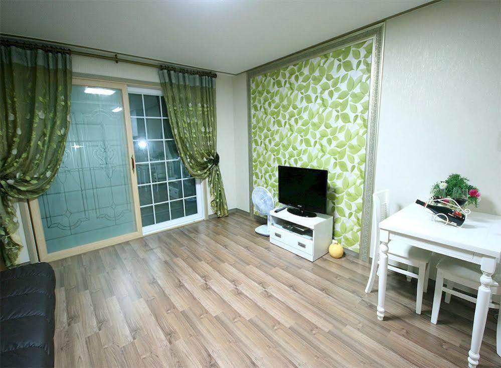 Ever Green Pension Geoje Extérieur photo
